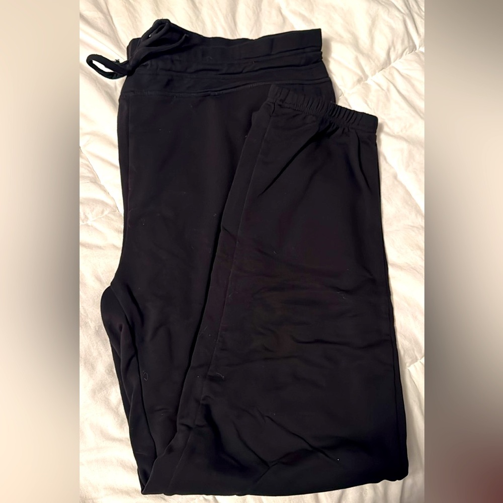Women’s black drawstring sweat pants